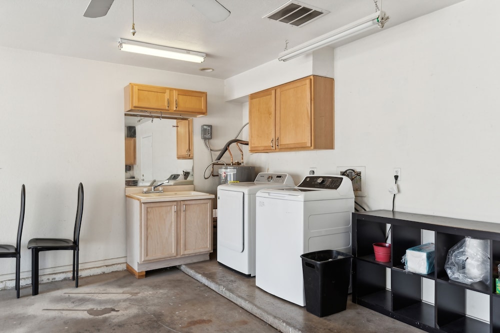 Beautifully Renovated Glendale Retreat 3 Bedroom Home by RedAwning