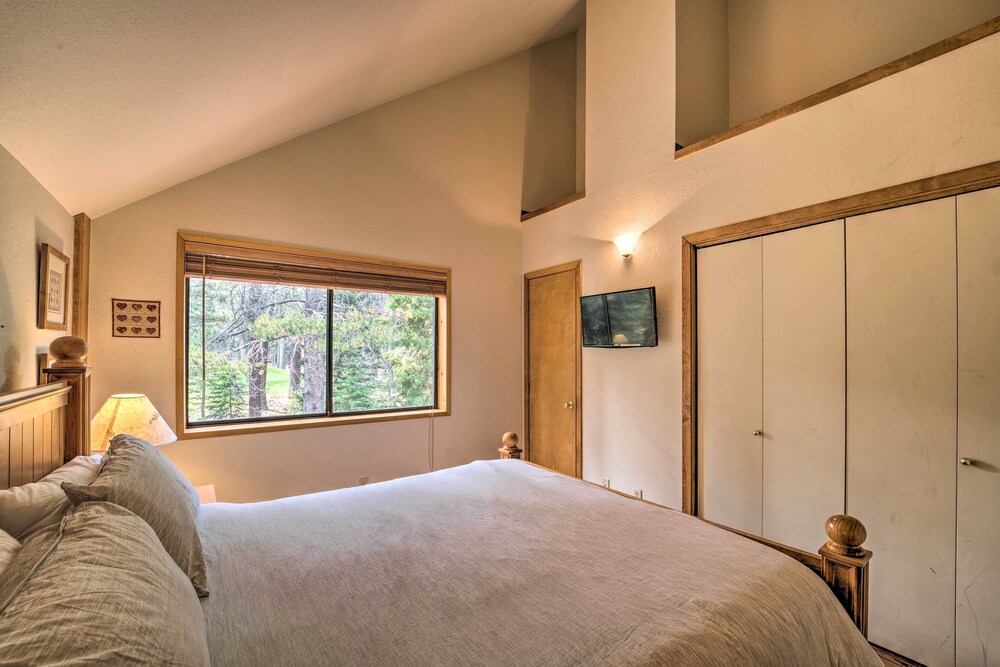 Hot Tub & Deck: Truckee Golf Course Home