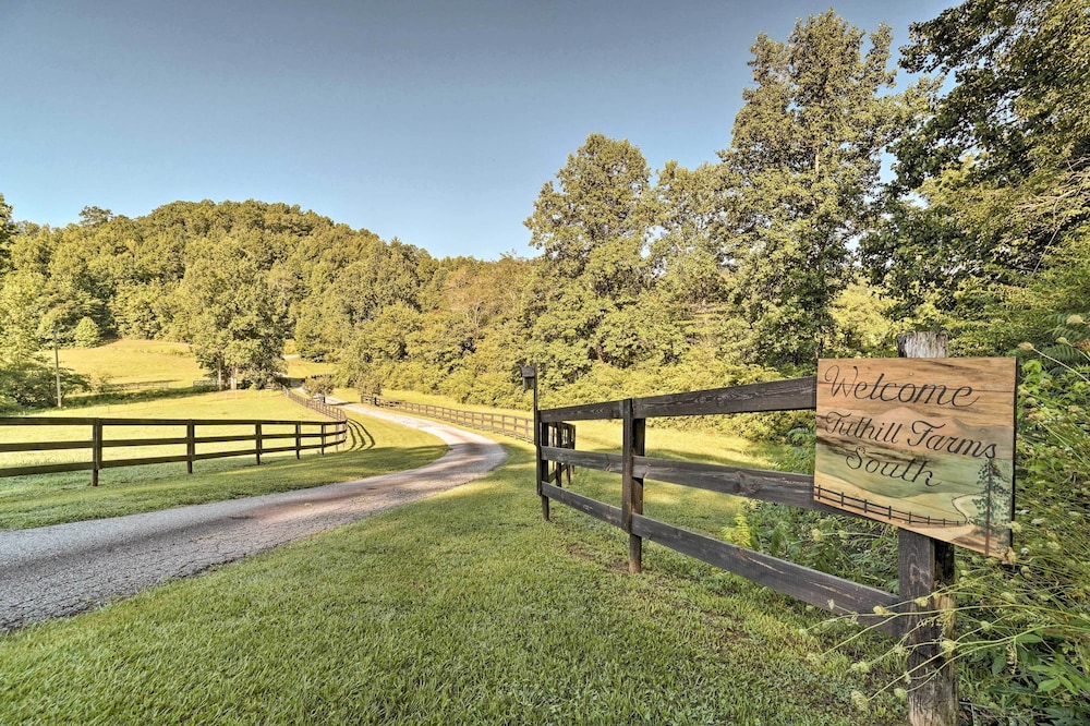 Hilltop Home w/ Panoramic Forest & Mountain Views!