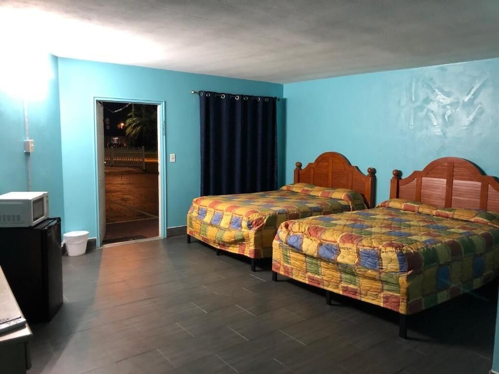 Slumberland Motel view 4