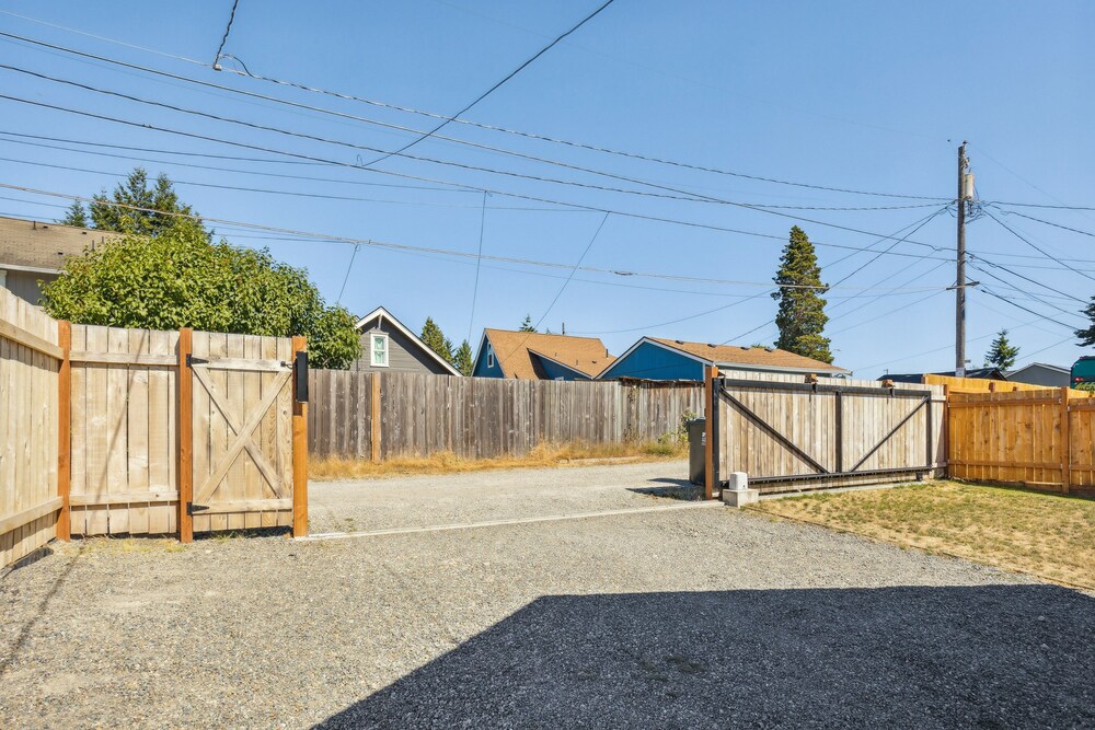 Cheery Tacoma Vacation Rental: 7 Mi to Owen Beach! - Property Image 1