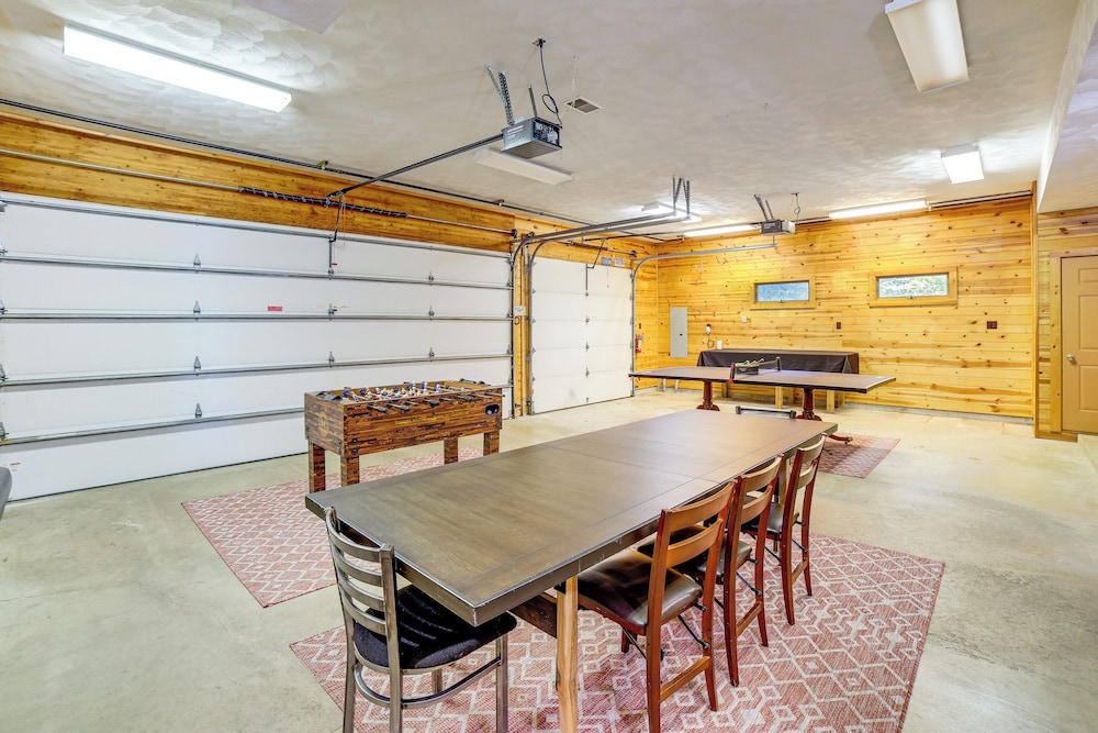 Live Large on Saddle Lake! Family Home w/ Dock