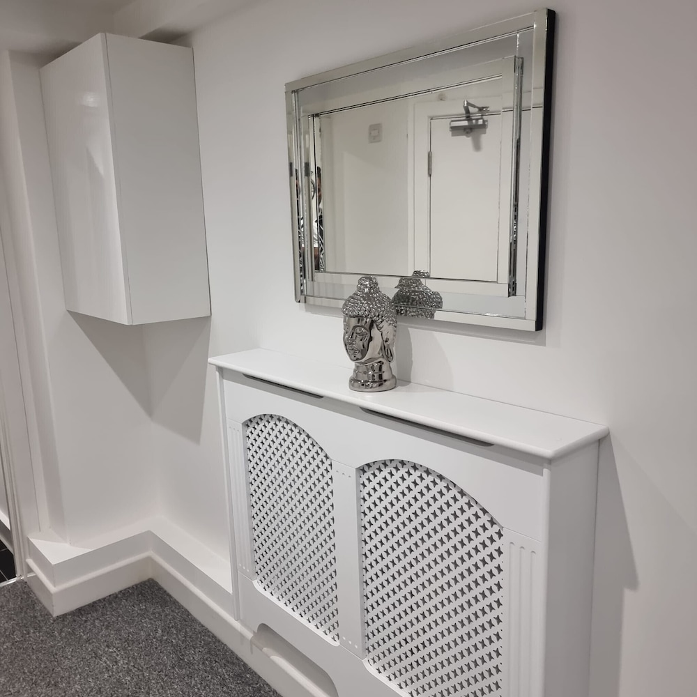 London Oasis Modern 2BR Apartment