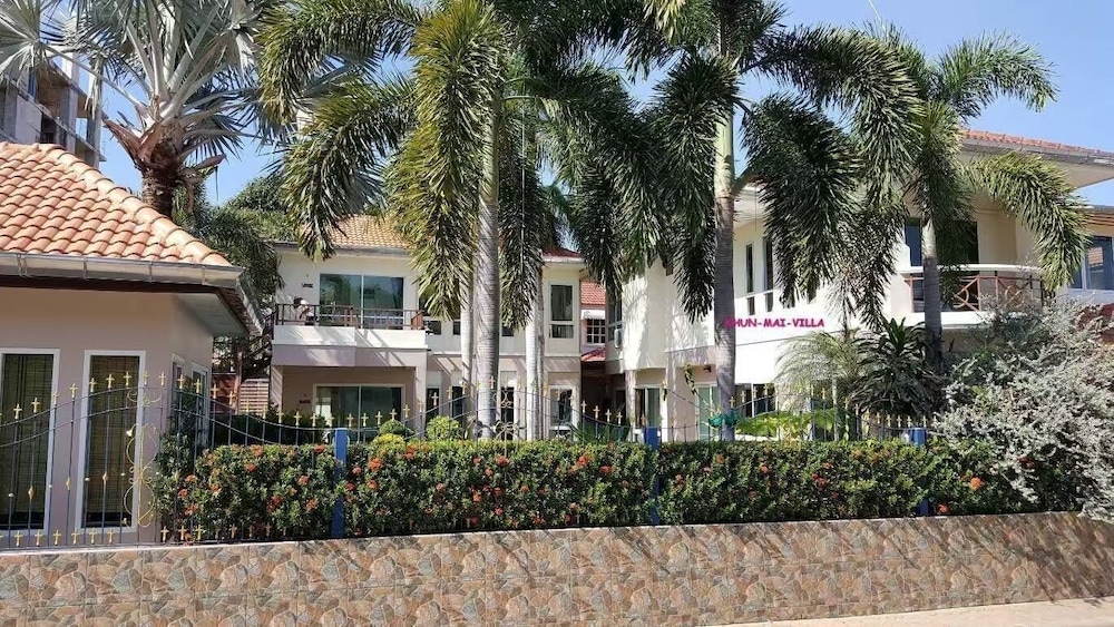 khun mai villa