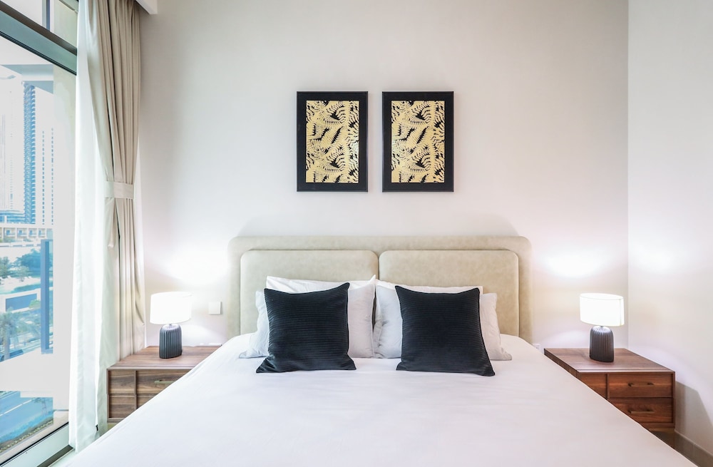 Elite LUX Holiday Homes - Dubai Creek Oasis 2BR Luxe w Burj View