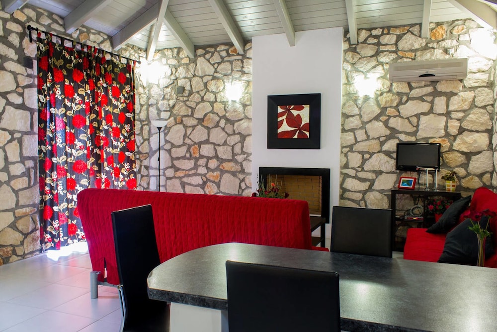 Harmony Villa 1 - 2bedrooms-sleeps 4-fast Wifi- Parking-near Laganas Beach view 3