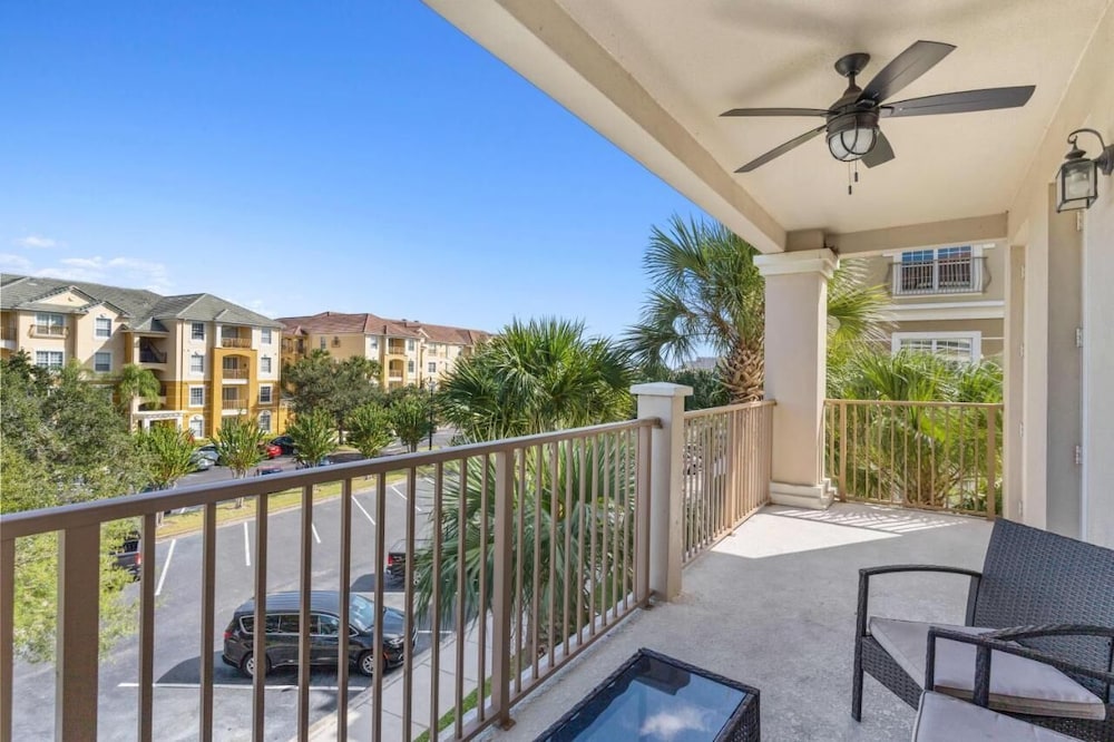 Vista Cay Swanky