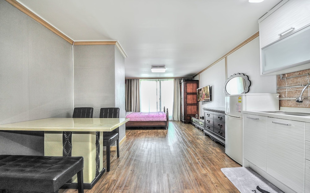 Sokcho Esher House Pension