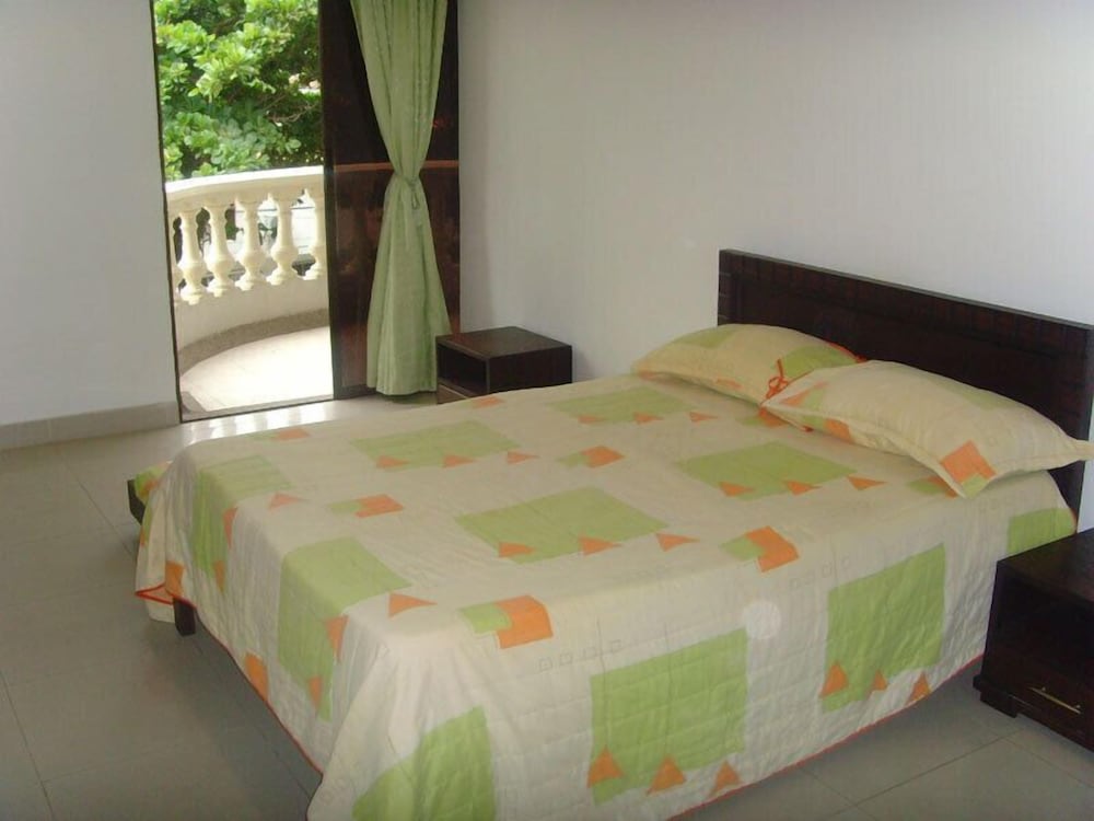 Aparta Hotel Roca Marina
