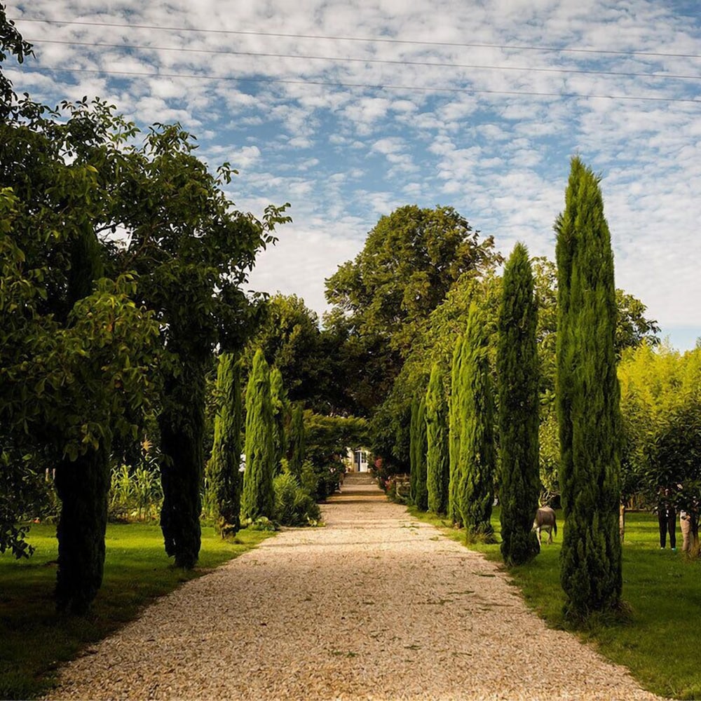 Château Latour Segur Suites & Spa