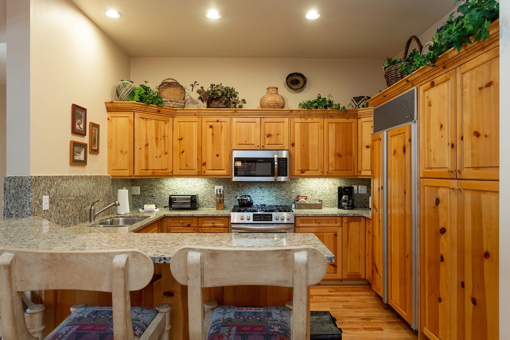 Trail's End Lodge at Deer Valley Resort - Two Bedroom Residence with Spa #401 2 Condo
