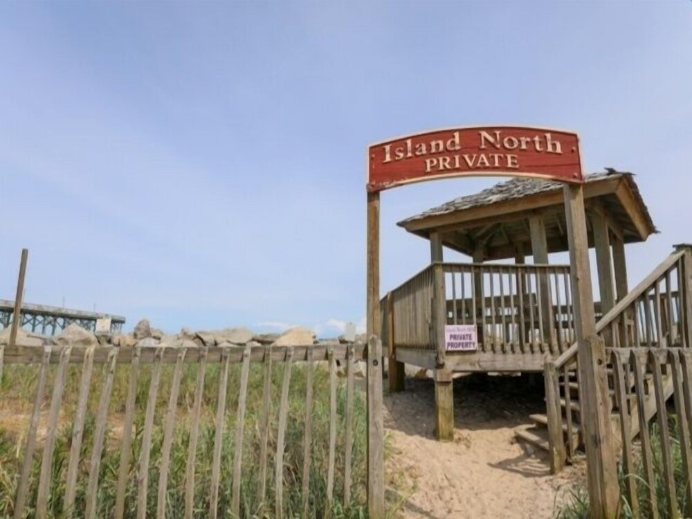 Island North 4a - Incredible Ocean Views, Quiet And Relaxing, Located Near Freeman Park 2 Bedroom Condo by RedAwning view 4