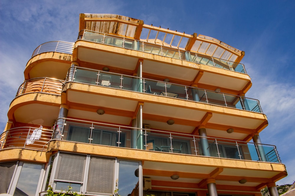 Sea Side Luxury Apartment view 3