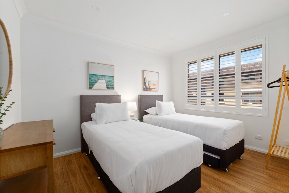 Bright 2-bedroom Apartment Near Coogee Beach