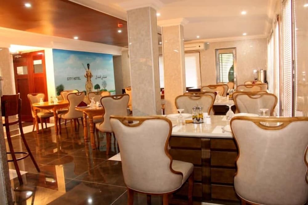 City Hotel