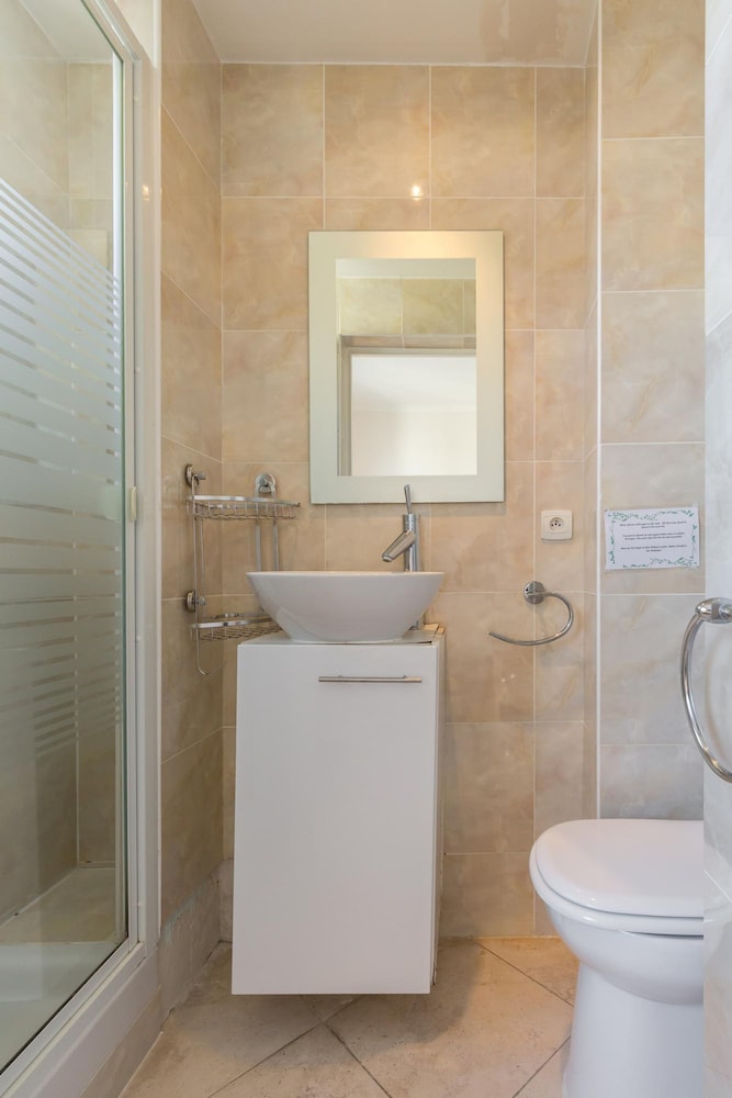 Modern 3 Bedroom 3 Bathroom Apartment for Rent Near Cannes Old Town Walking Distance to Palais - 2000