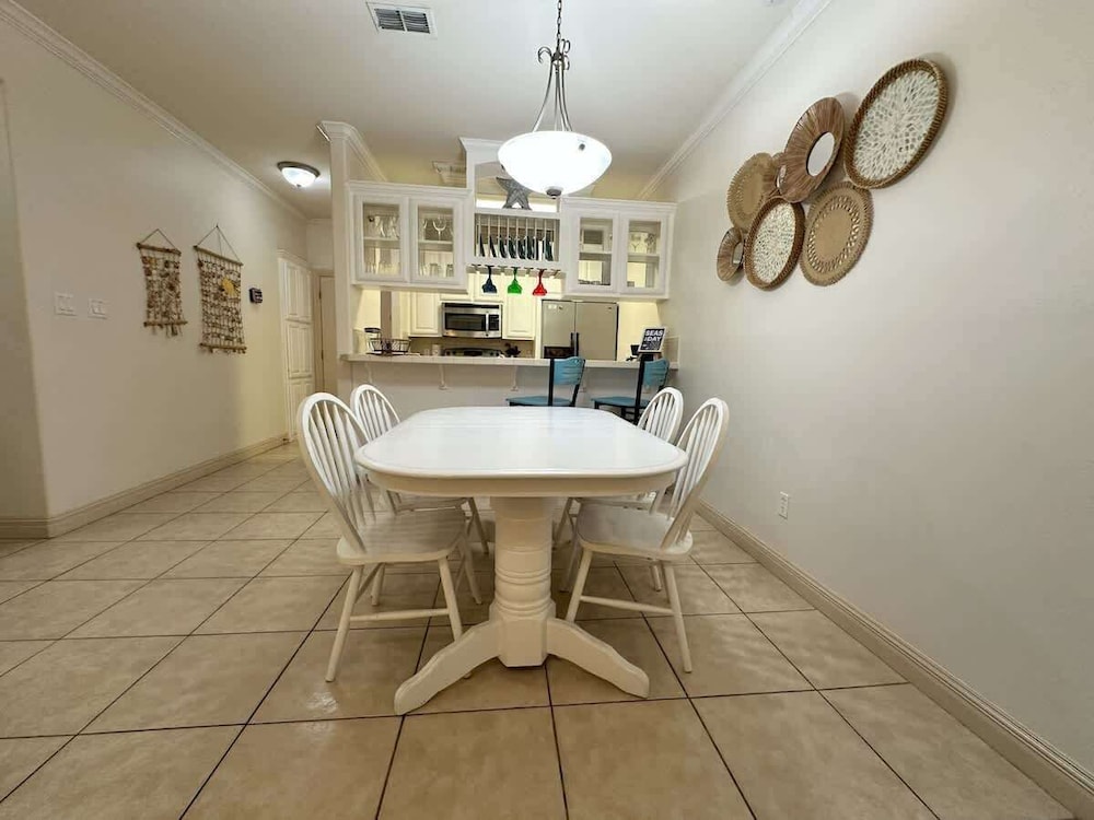 Family Friendly Beach Condo With Pool