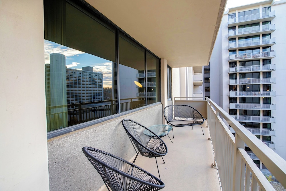 Close to Airport in Crystal City