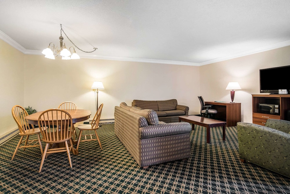 Rutland Vacations - Quality Inn Rutland - Property Image 2