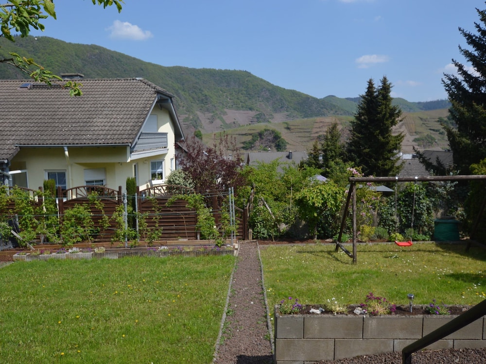 Comfortable Holiday Home Near Vineyards in Bremm