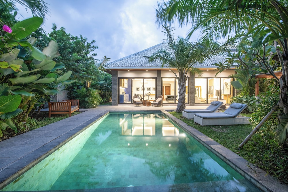 Chic 3BR Villa Modern Comfort in Central Seminya