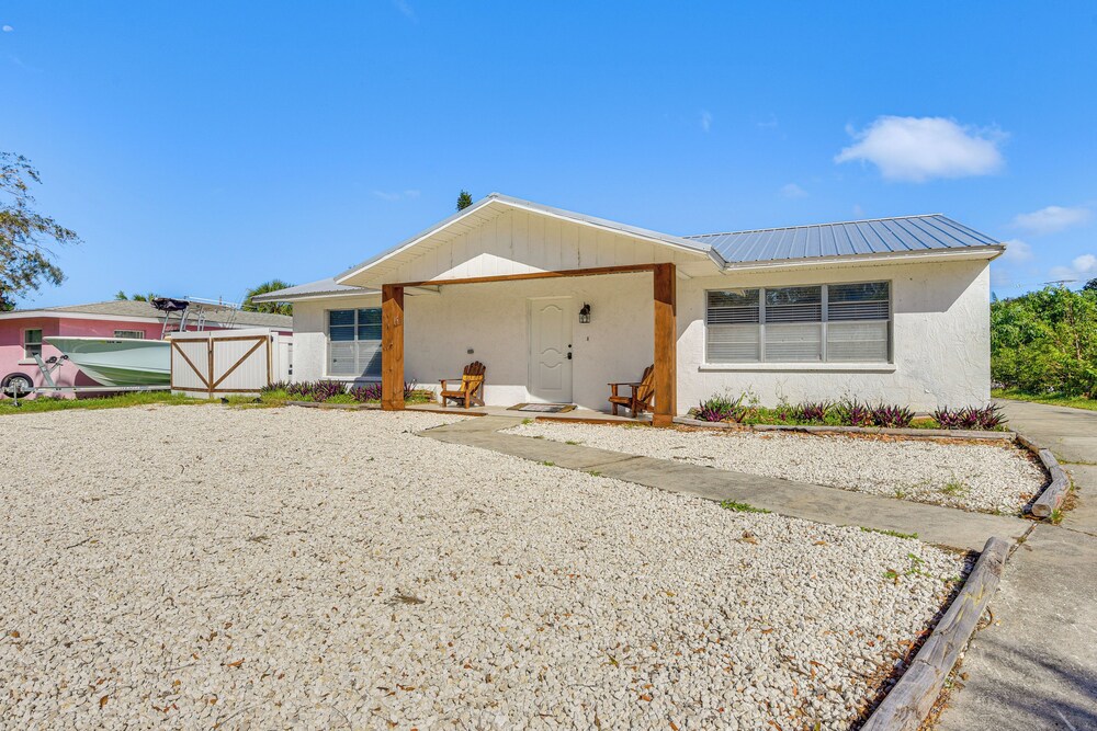 6 Mi to Beaches: Modern Bradenton Getaway!