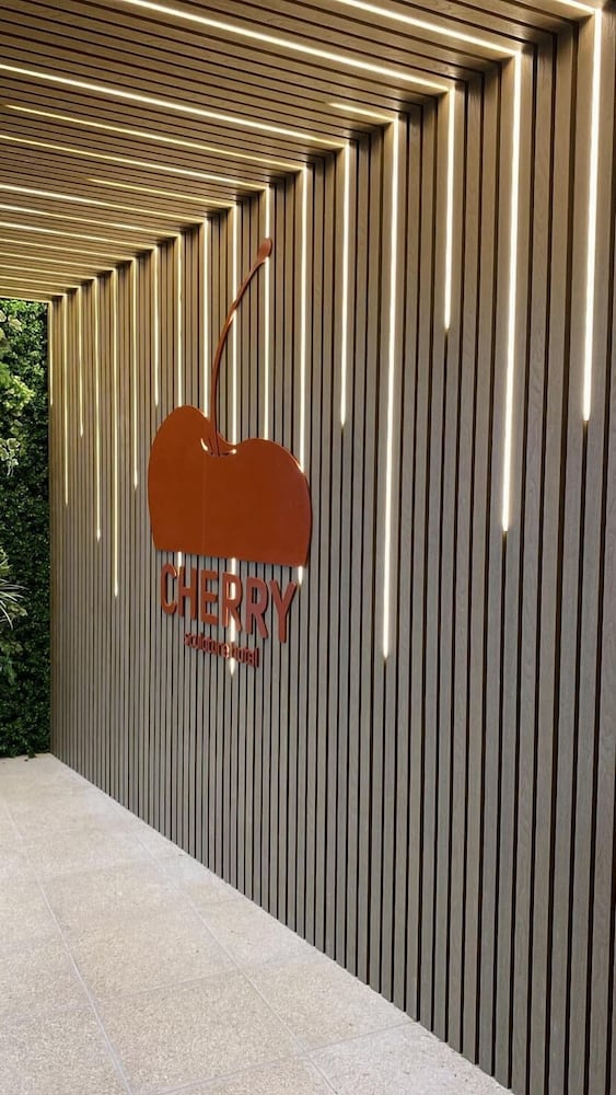 Cherry Sculpture Hotel 117