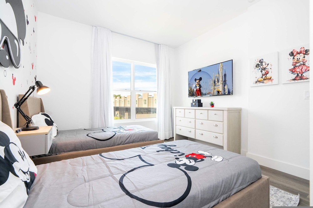 Stylish 4BR Home in Doppio Westside