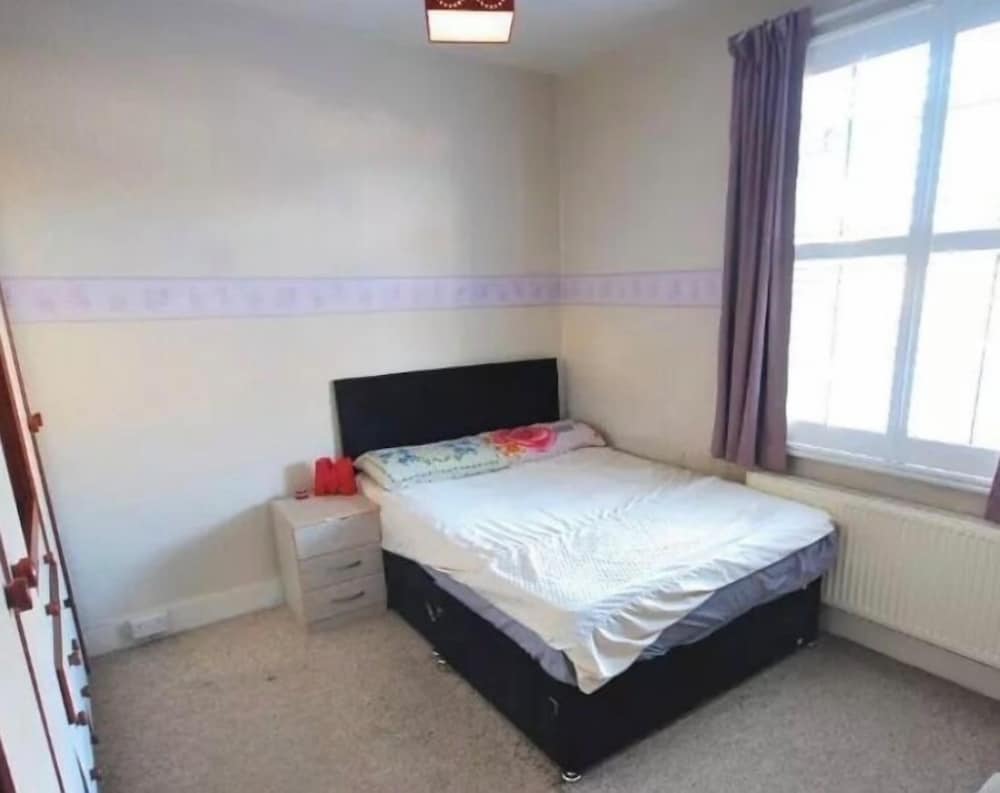 Wembley - Spacious House 3bed House view 3
