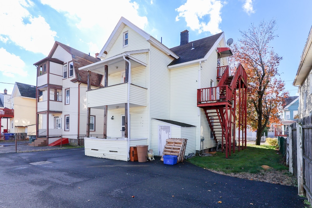 Bridgeport Vacations - Cozy Bridgeport Apartment: 2 Mi to Downtown! - Property Image 4