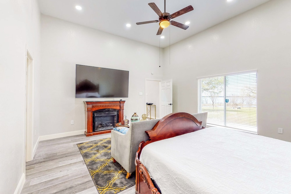 Lake Tawakoni Thrills - Cozy Home!