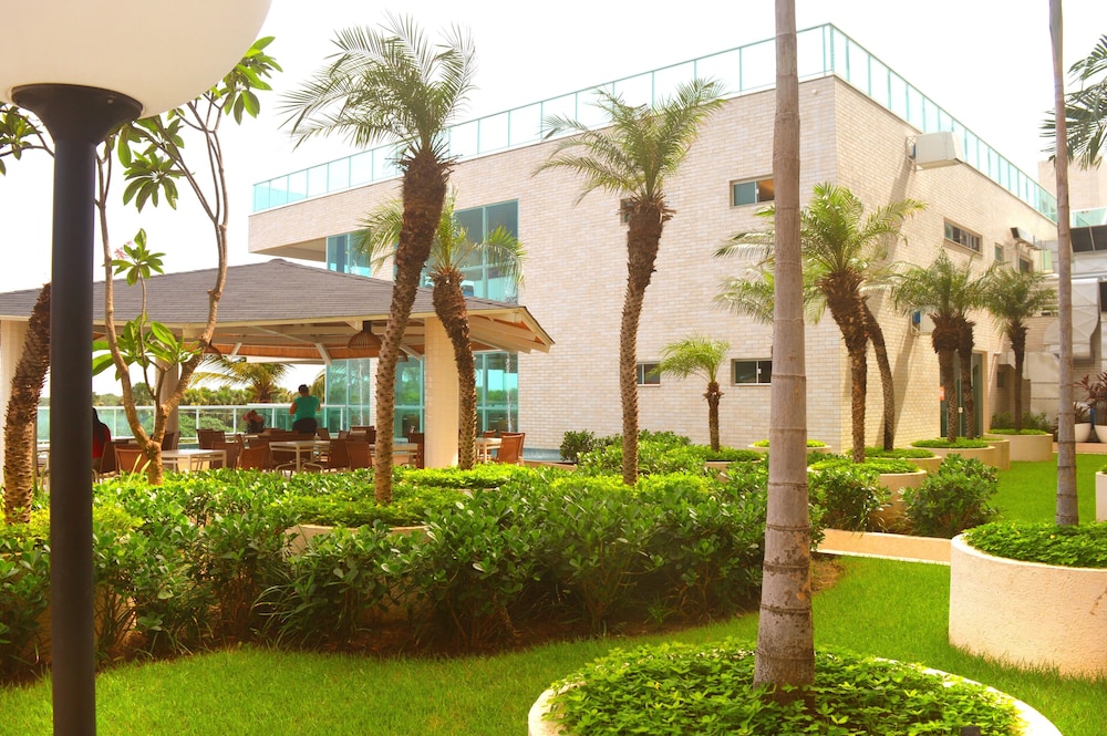 SaltBeach - Salinas Park Resort