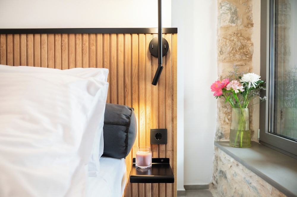 Cardamilia Suites