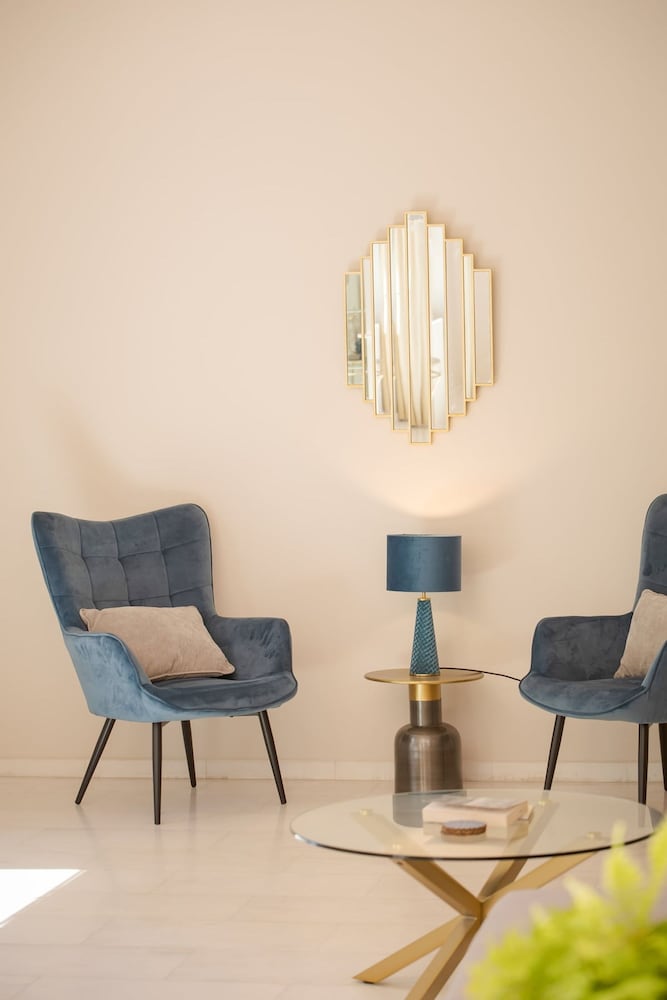 The White Marble Luxury City Apt