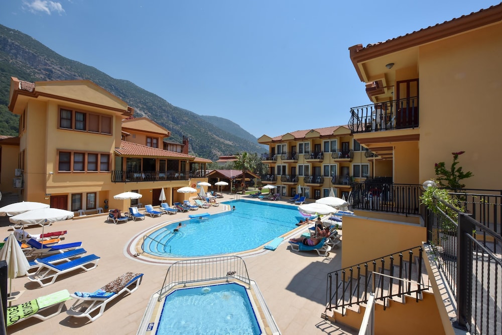 Belcehan Beach Hotel - Image 20