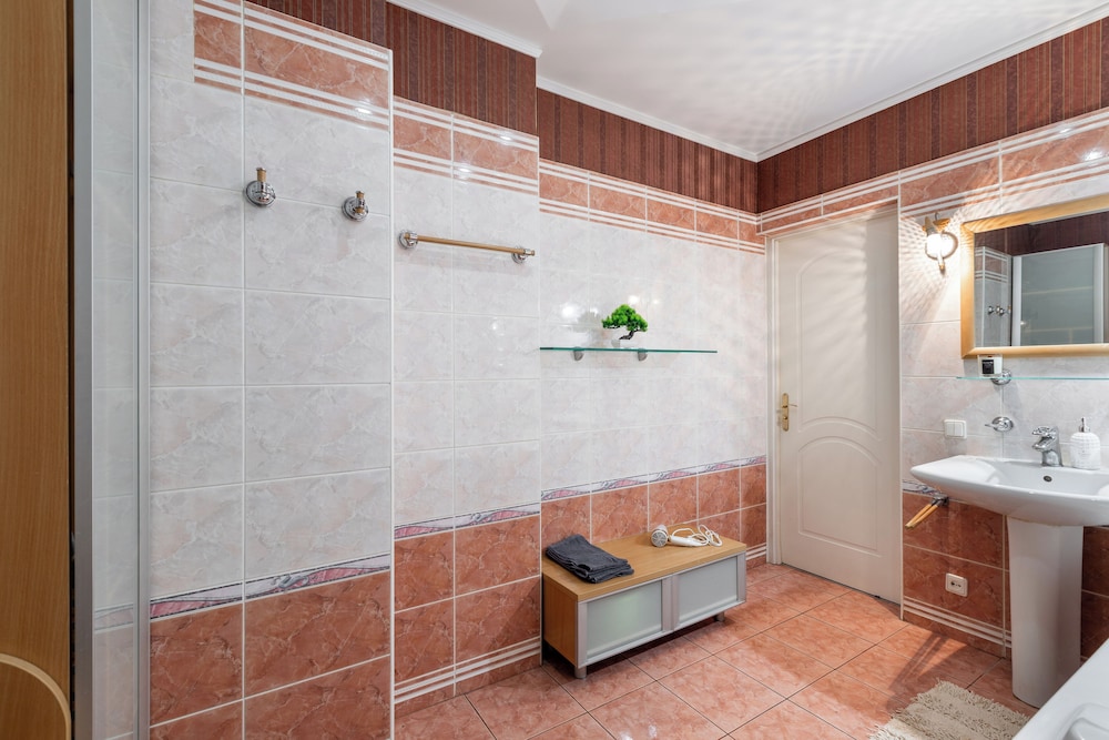 Spacious apartments near Pobedy Square