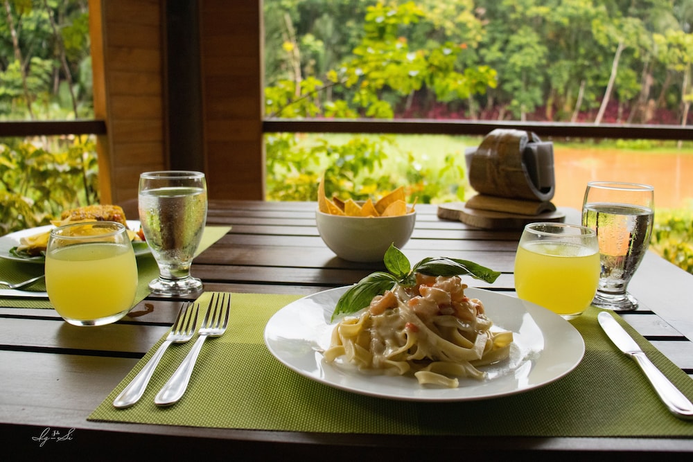 Macaw Lodge