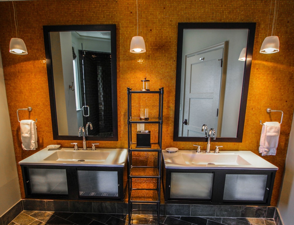 Rosemary Beach Rentals by Counts-Oakes