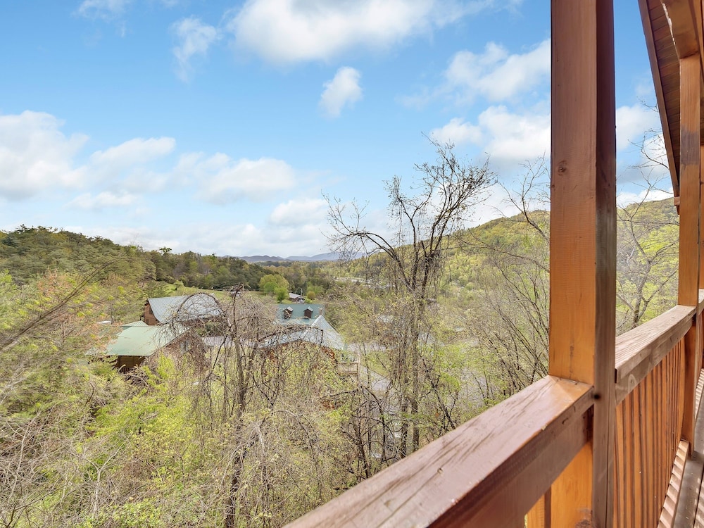 Ern860 - Cozy Bear Overlook 4 Bedroom Cabin
