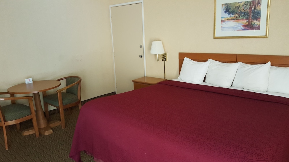 Tampa Vacations - Econo Lodge Busch Gardens - Property Image 51