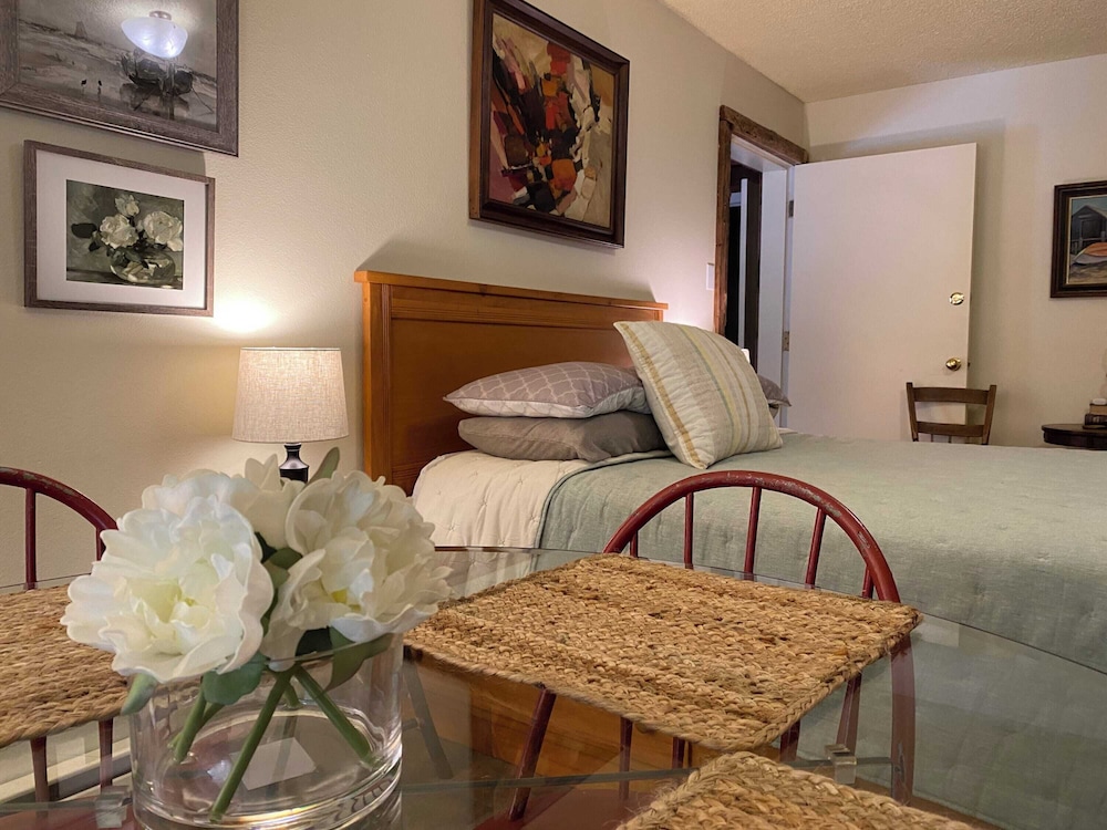 Manitou Lodge