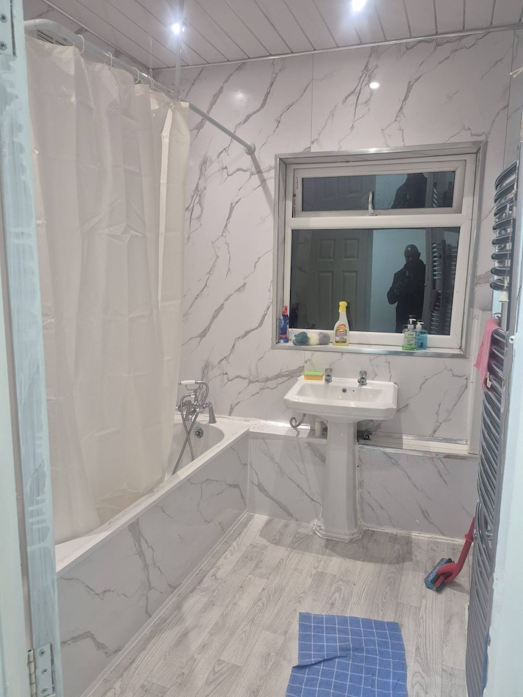 Bright and Modern Flat in Manchester's Heart