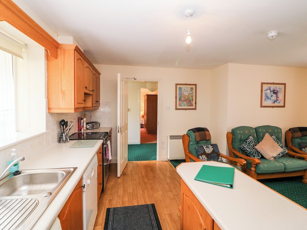 2 Garnish Court