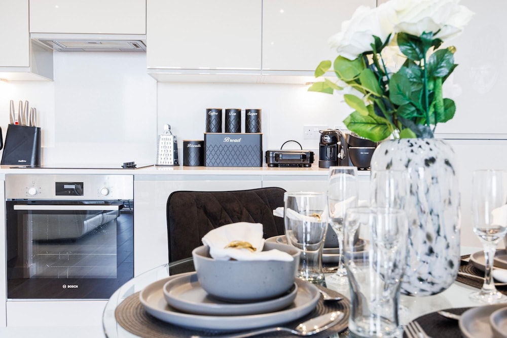Newly Built 2 Bed Apartment By London City Airport