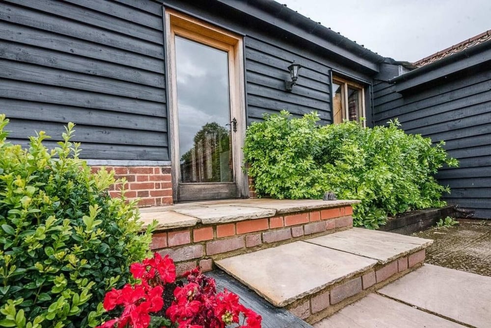 Granary Barn in Base Green