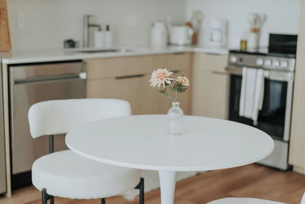 NEW Minimalist & Clean Apt in Downtown SLC