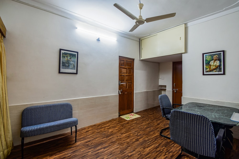 OYO 11874 Home Cozy Stay Goverdhan Villas