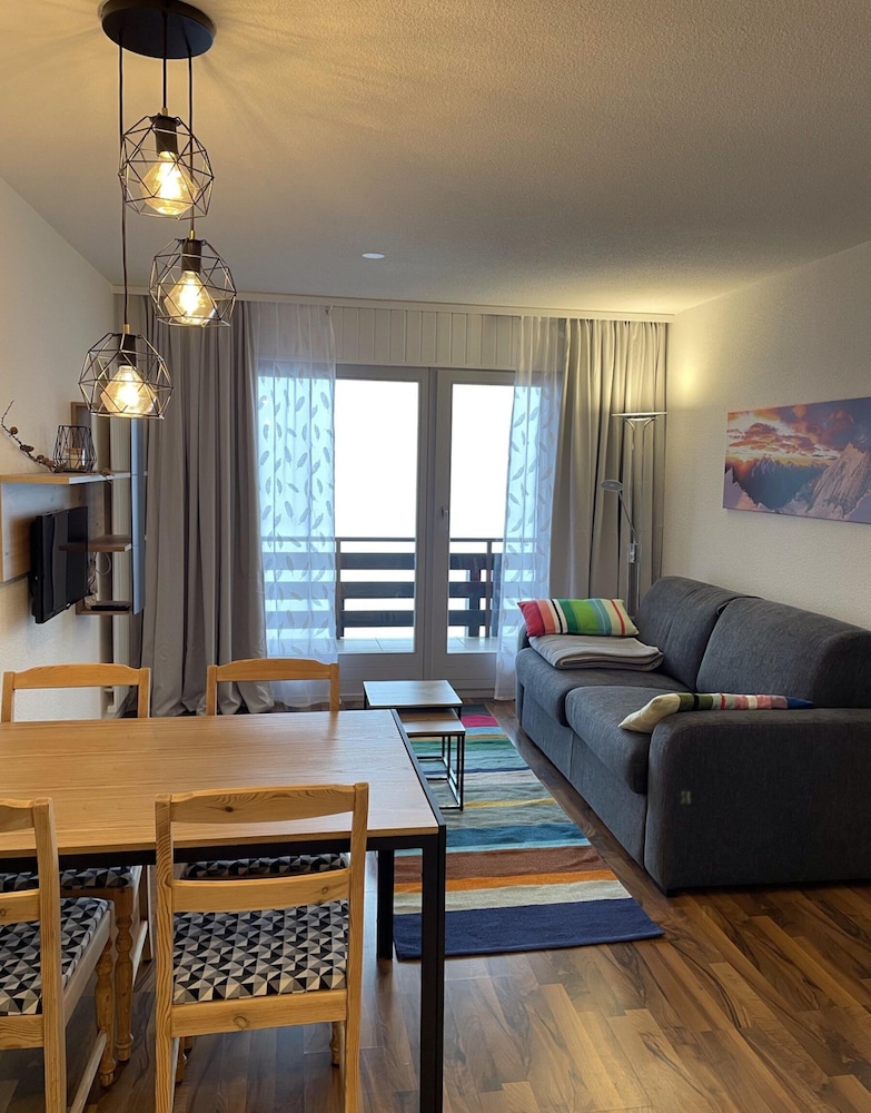 Charming Apartment With Hill View