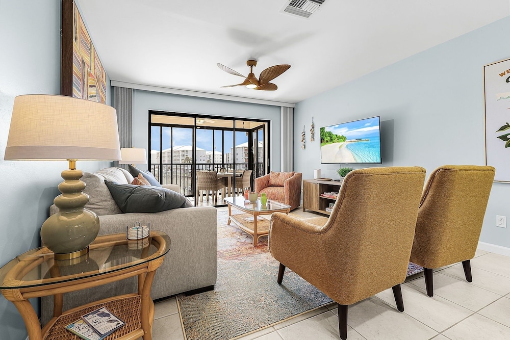 Estero Island Yacht & Racquet Club 224 1 Bedroom Condo
