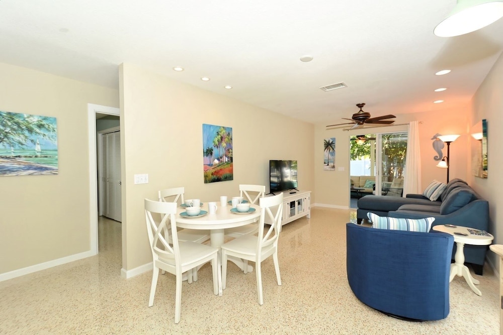 Minnow 2 2 Bedroom Villa by RedAwning